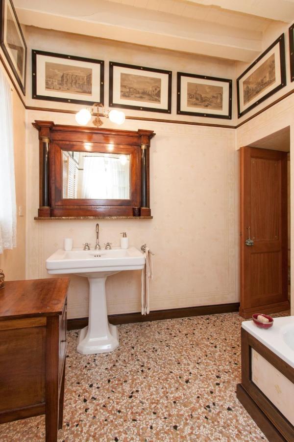 Explore Venice From A Sophisticated Hideaway In San Polo 외부 사진