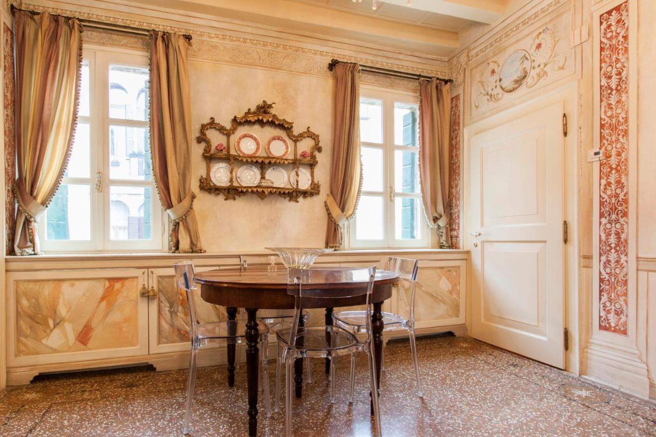 Explore Venice From A Sophisticated Hideaway In San Polo 외부 사진