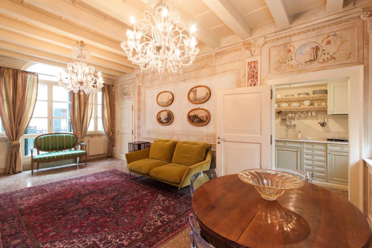 Explore Venice From A Sophisticated Hideaway In San Polo 외부 사진